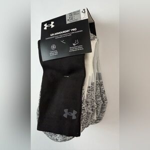 Under Armour Men’s 3-Pack ArmourDry Pro Crew Socks